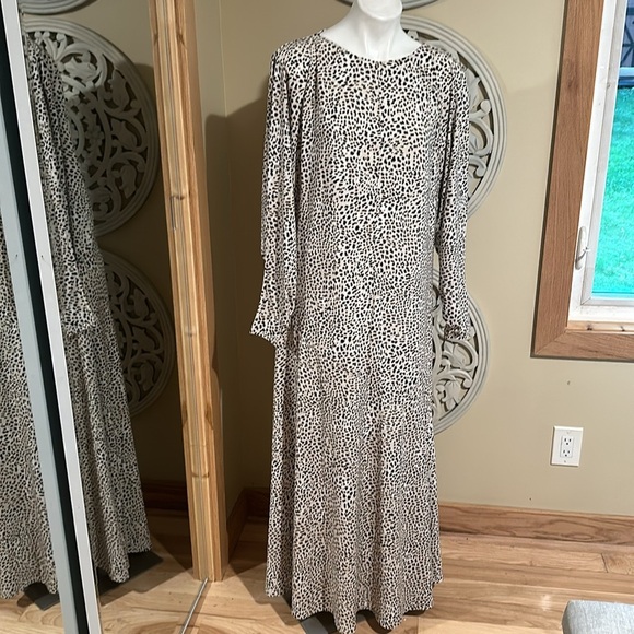 H&M Cream Sheath Dress with Cuffed Long Sleeves BOAT-NECK DRESS - Picture 6 of 10